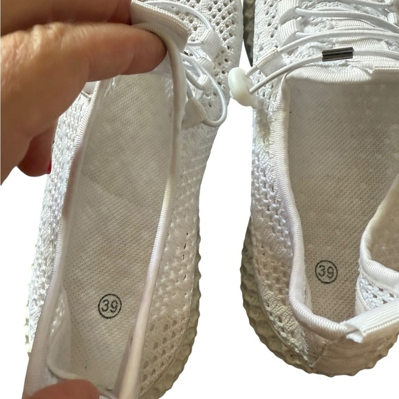 White mesh slip-on sneakers with red grippy soles and toggle laces. Size 39 EU - Picture 6 of 6